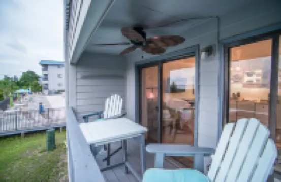 Oceanfront condo in gated complex w/ pool, tennis, beach & amazing sunsets!