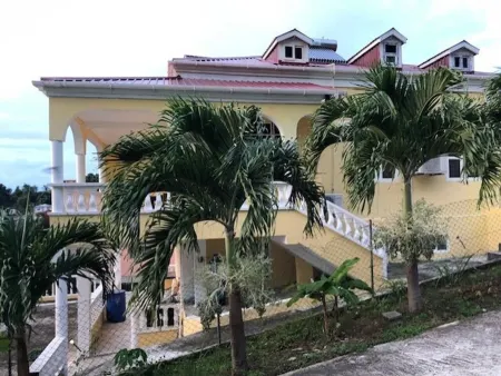 Modern Air Conditioned Home For Family and Adventure