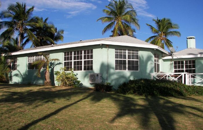 Tequila Sunset-Only Beach Front Home in Oleander Gardens