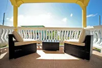 Modern Villa - UpstairsSt Philip Barbados, 5 min from Airport, AC, Wifi Parking Hotel a Work Hall