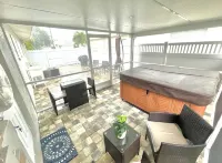 Adorable studio in downtown Cape Coral, FL ! 5 minutes from the beach !!