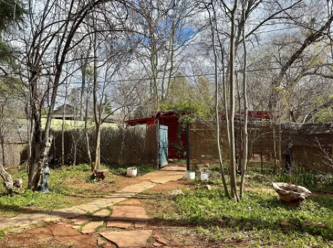 Eclectic Cottage on the Creek!