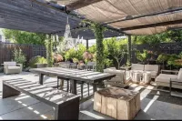 Unique & Chic Apartment with Spectacular Outside Living Room