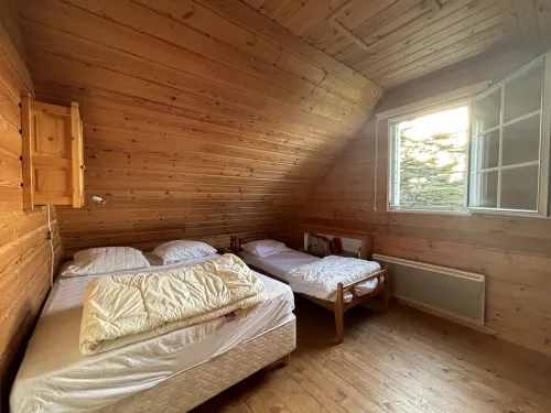 Fully equipped seaside villa (bikes, books, games etc.. and cottage