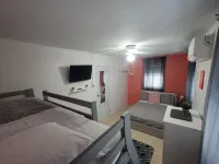 Apt w/ Pool Deck & Games, 5 mins From The Beach- CU