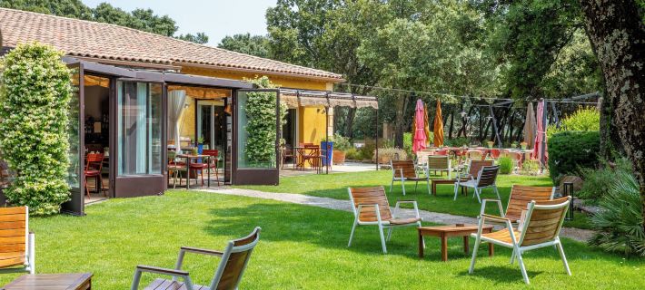 Logis la Bastide de Grignan Hotel & Restaurant "La Chênaie" ドロームのホテル