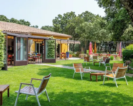 洛吉斯格里尼昂城堡酒店及橡樹林餐廳 格里尼昂酒店