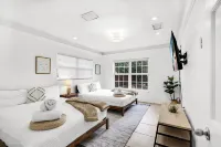 Waterfront Jungle House, Firepit, Kayaks & Sunset