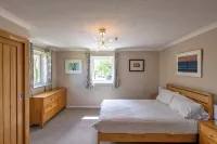 Quality Three Bedroomed House in Peaceful Seaside Village Hotels in Hayle