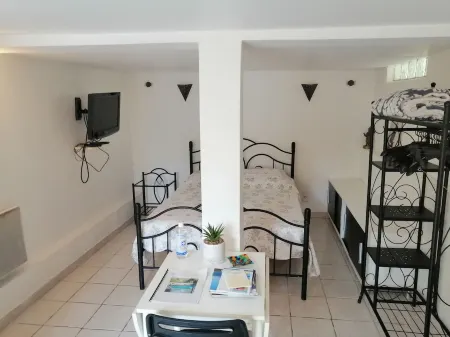 Villa Lysa studio in character house private pool Отели в г. Ла Гард