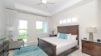 7 Mile Beach Penthouse with Private Beach Club. Ocean views from Roof Terrace. - 4-Star