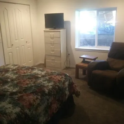 Stylish 2bd lower level  apt in newer constructed south hill home