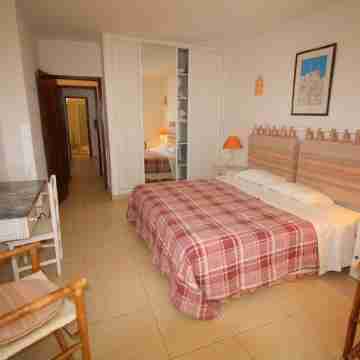 Super family villa has Wi Fi, private pool, walk to village & beach! Rooms