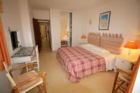 Super family villa has Wi Fi, private pool, walk to village & beach!