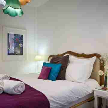 SunlightProperties L'ARTISTE: a charming apartment in the Port area of Nice Rooms