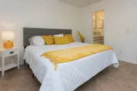 Charming and cozy! 2-bedroom home close to downtown Bentonville Hotels near The Rise