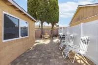 PrivateHOUSE,3Bd1king2Queen w/kitchen,patio,BBQ,Ac,free parking,Laundry &WiFi