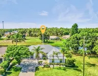 Heated Pool, Fishing, Golfing, Kayaks, Corn Hole,Table Tennis,Minutes to Beaches