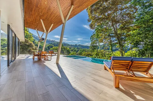 Tropical 4 Bedroom Luxury Home with Pool & Hot Tub