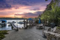 Spectacular Lake Front Retreat
