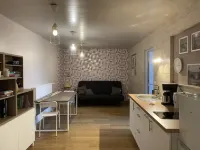 Fully self-contained garden apartment Hôtels à : Porcheville