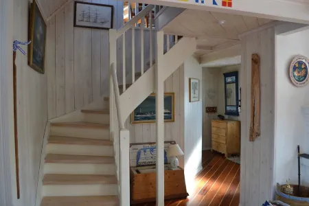 Exclusive Fjord Retreat on Private Island w/ Pier & Modern Comfort Отели рядом с достопримечательностью «Metro Bowling & Playland Sandefjord AS»