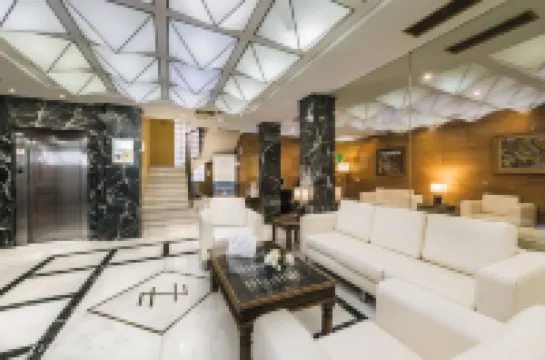 โฮเต็ล โปรเซล นาวัส