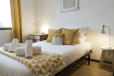 Pine Tree Apartment (free private parking)