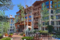 Spacious Studio Condo with Lift View at Elkhorn Lodge 1 Bedroom Condo by RedAwning