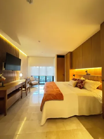 桑塔瑪爾拉克魯斯海灘和泳池