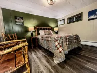 Lone Fir Resort Hotels in Cougar