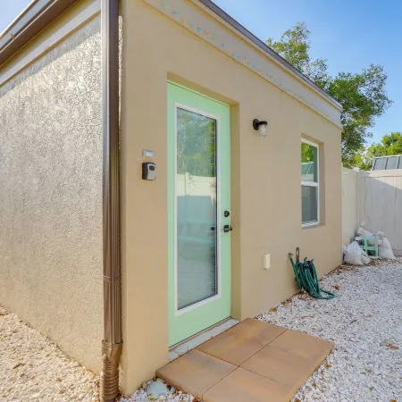 6 Mi to Dtwn: Sarasota Apt w/ Patio & Fire Pit