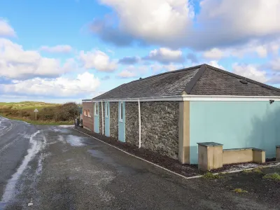 Bryn Llwyd Cottage Hotels near Amlwch Harbour, Anglesey