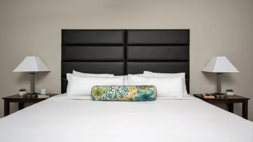 Downtown Dallas CozySuites w/ Roof Pool, Gym #6
