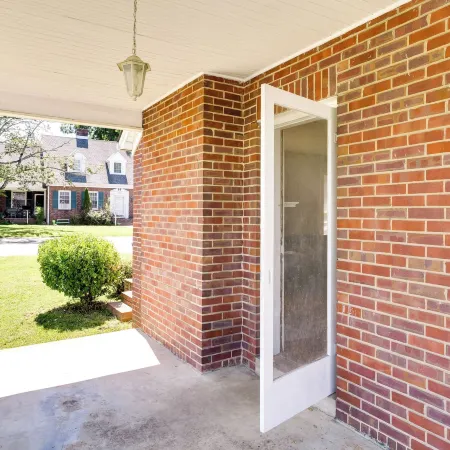 Charming Tullahoma Stay w/ Great Walkable Location