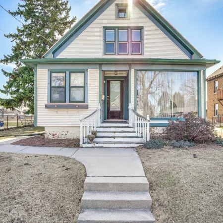 2 Mi to Dtwn: Studio Suite in Sheboygan