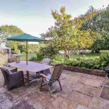 Little Pontus Hotel Exterior