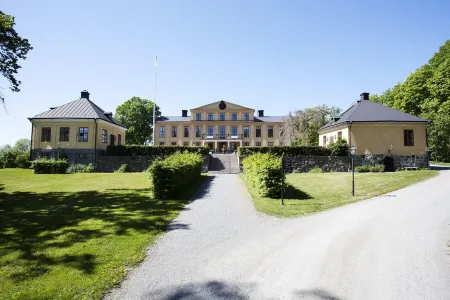 Krusenberg Herrgård Отели в г. Knivsta