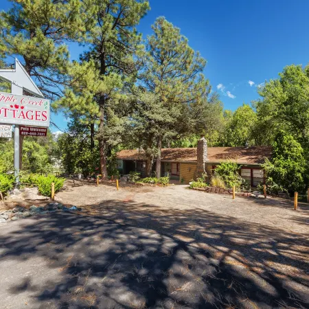 Apple Creek Cottages