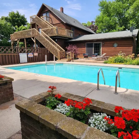 Chanticleer Guest House