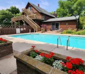 Chanticleer Guest House - Pools