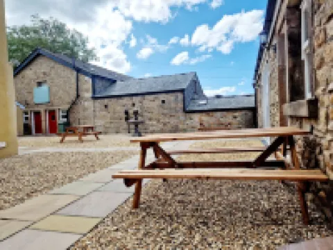 7 Holly Barn