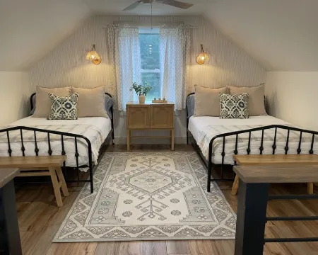 Ashling Acres Hotels in Madison County