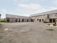 Lathkill Barn Hotels in Taddington