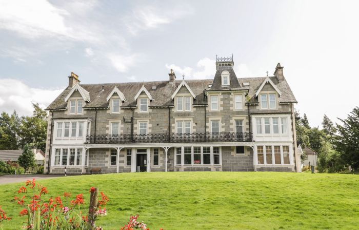 10 Monarch Country Apartments