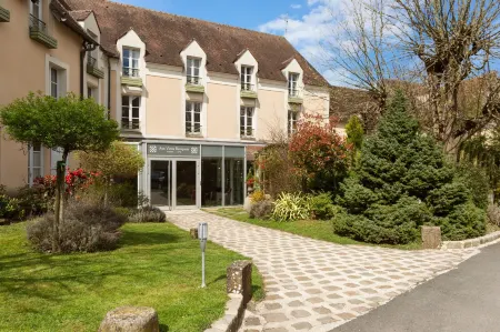 Hôtel Aux Vieux Remparts the Originals Relais