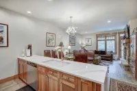 Luxury 1-Bedroom Ski-in Out Condo with Slopeside Heated Pool, No Cleaning Fee 1 Condo by Redawning - balcony