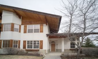 Family Vacation-Heated in Out Pool, Tubing & Ice Skating 719 Townhouse