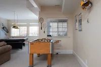 Family Getaway~Hot Tub, Ice Castles & Tubing Hs 5 Bedroom Home by RedAwning