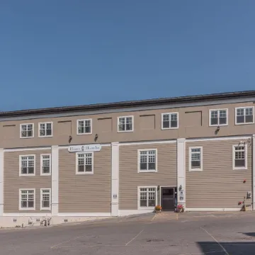 Harbor House Inn Отели в г. Хаунсфилд